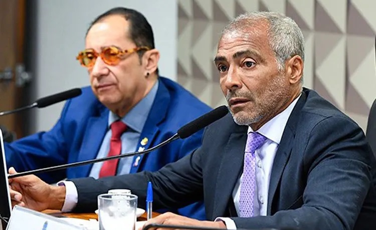 Senadores Kajuru y Romario